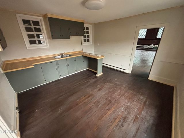 106 High Avenue, Coeburn, VA 24230