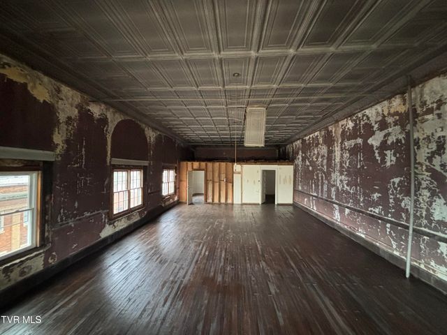 106 High Avenue, Coeburn, VA 24230