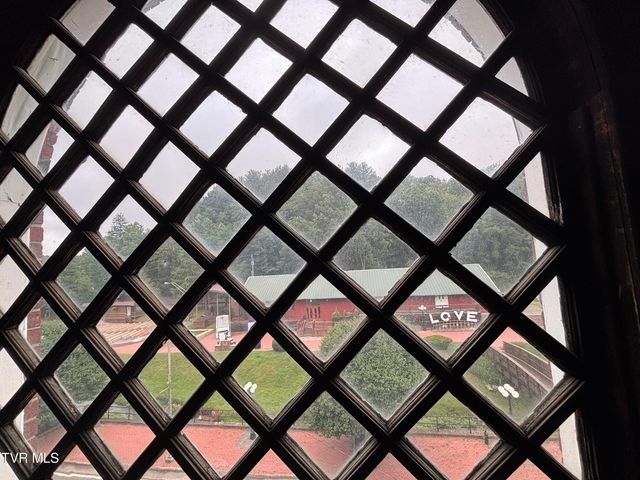 106 High Avenue, Coeburn, VA 24230