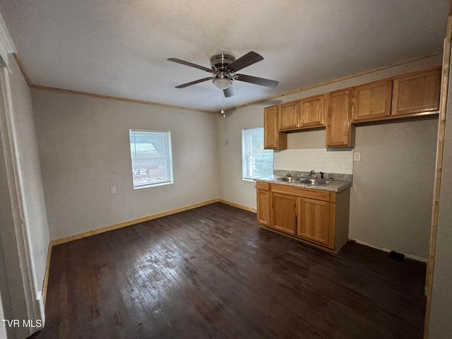 106 High Avenue, Coeburn, VA 24230