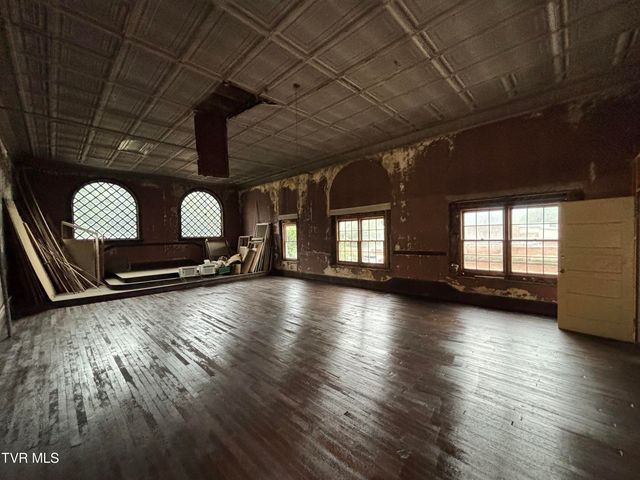 106 High Avenue, Coeburn, VA 24230