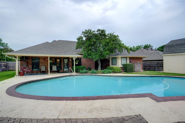 1301 Medford Drive, Bedford, TX 76021