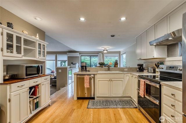 972 9th Circle, Fox Island, WA 98333