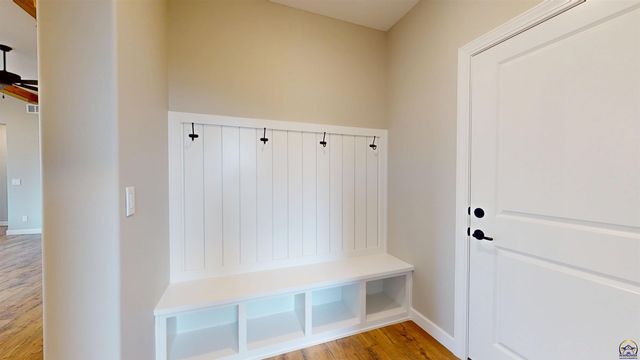 2628 SW Sherwood Park DR, Topeka, KS 66614