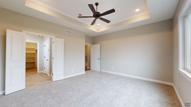 2628 SW Sherwood Park DR, Topeka, KS 66614