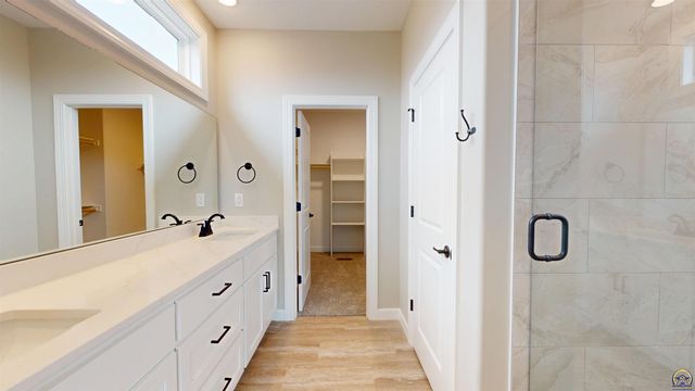 2628 SW Sherwood Park DR, Topeka, KS 66614