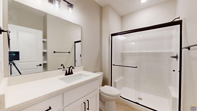 2628 SW Sherwood Park DR, Topeka, KS 66614