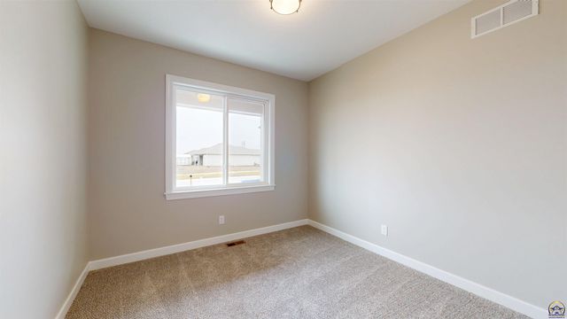 2628 SW Sherwood Park DR, Topeka, KS 66614