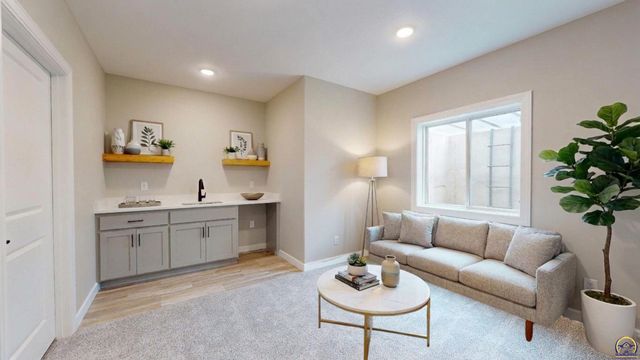 2628 SW Sherwood Park DR, Topeka, KS 66614