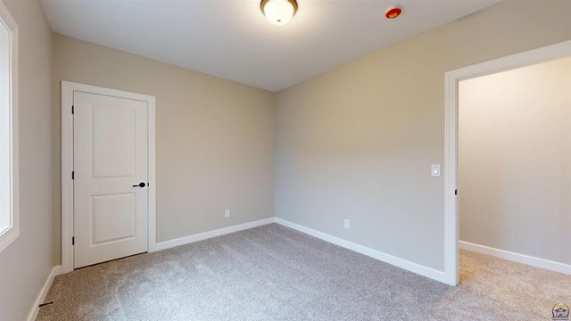 2628 SW Sherwood Park DR, Topeka, KS 66614