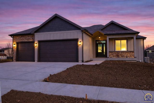 2628 SW Sherwood Park DR, Topeka, KS 66614