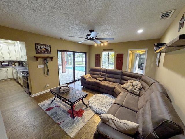 820 NW 73rd Terrace, Plantation, FL 33317