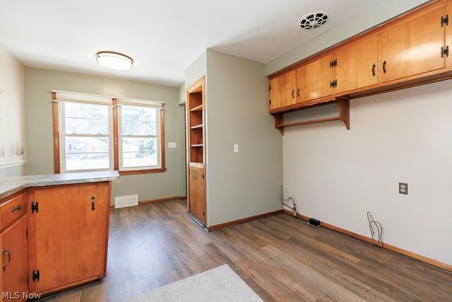 810 E Broad Street, Elyria, OH 44035