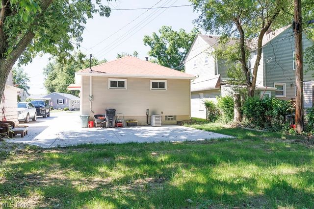 810 E Broad Street, Elyria, OH 44035