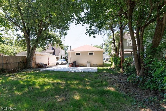 810 E Broad Street, Elyria, OH 44035