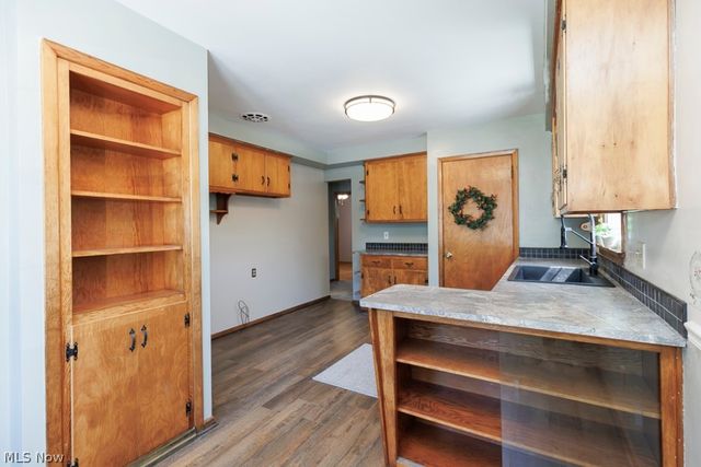 810 E Broad Street, Elyria, OH 44035