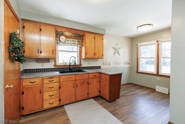 810 E Broad Street, Elyria, OH 44035