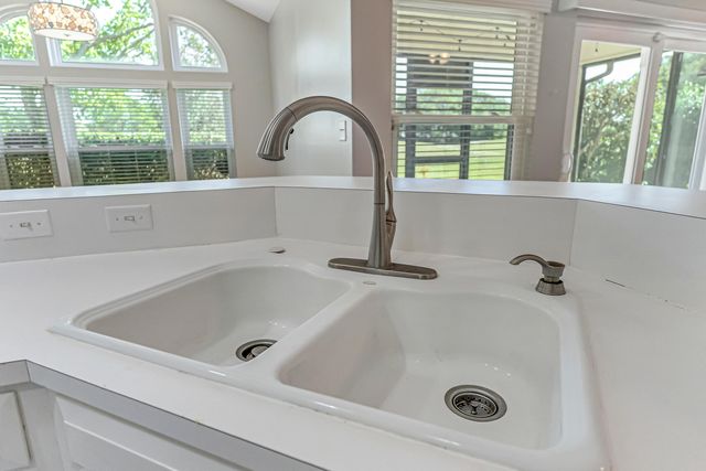 901 Shalimar Cove, Shalimar, FL 32579