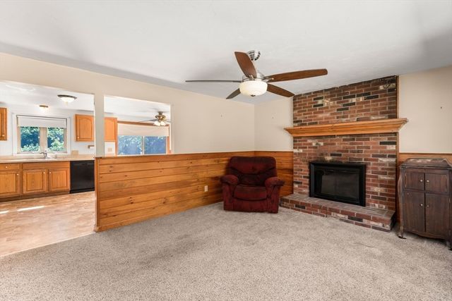 11 Ashworth Dr, Oxford, MA 01537