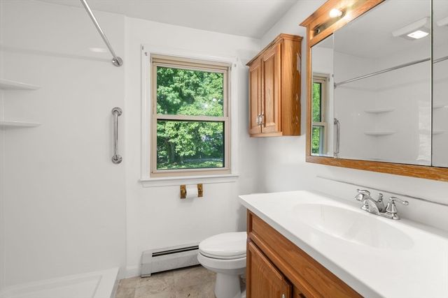 11 Ashworth Dr, Oxford, MA 01537