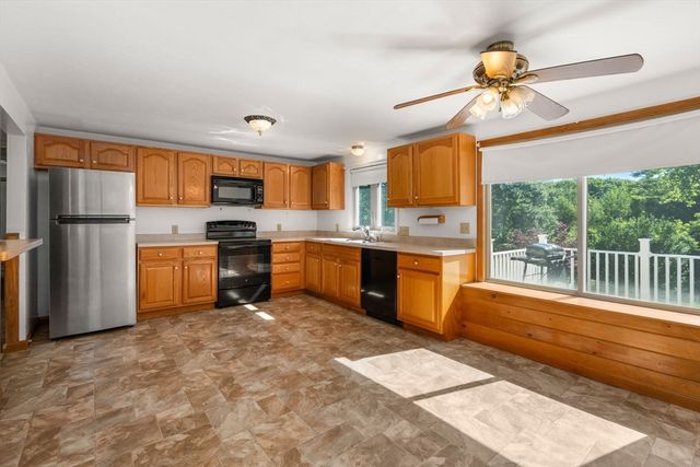11 Ashworth Dr, Oxford, MA 01537