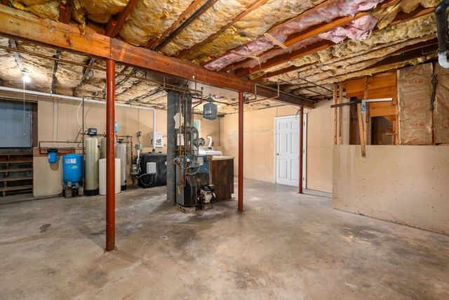 11 Ashworth Dr, Oxford, MA 01537