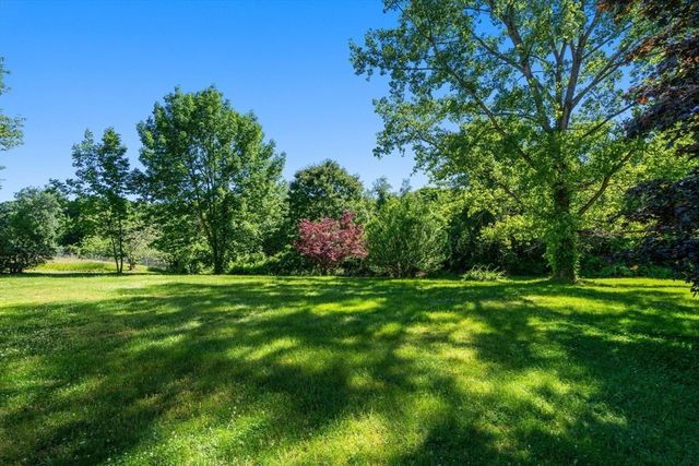 11 Ashworth Dr, Oxford, MA 01537
