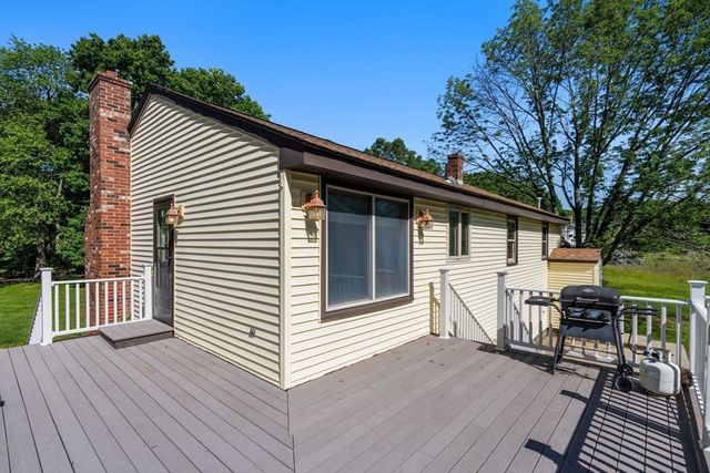 11 Ashworth Dr, Oxford, MA 01537