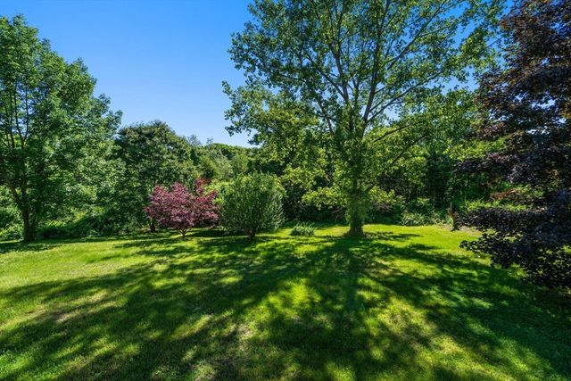 11 Ashworth Dr, Oxford, MA 01537
