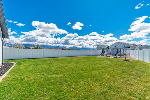 3009 S EDGEWATER LN, Syracuse, UT 84075