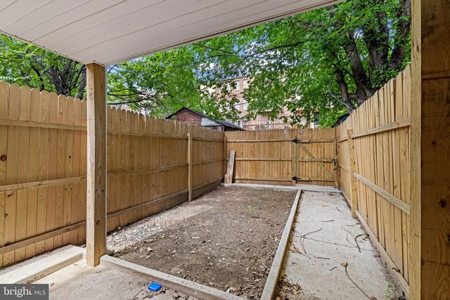2423 MCCULLOH ST, Baltimore, MD 21217