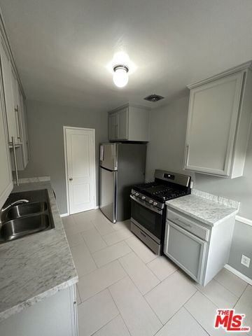 1366 S Beverly Glen Boulevard 1372, Los Angeles, CA 90024