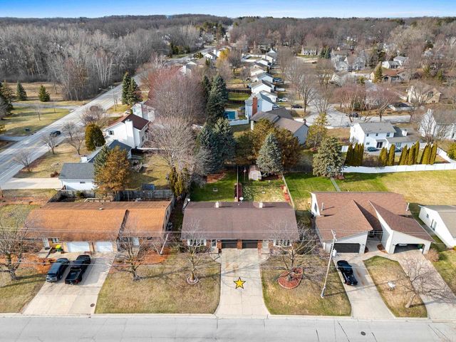 2796 CORMIER ROAD, Green Bay, WI 54313