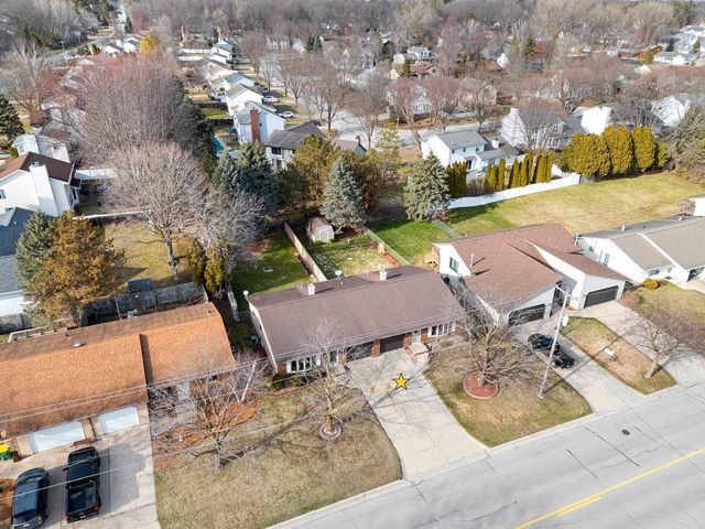 2796 CORMIER ROAD, Green Bay, WI 54313