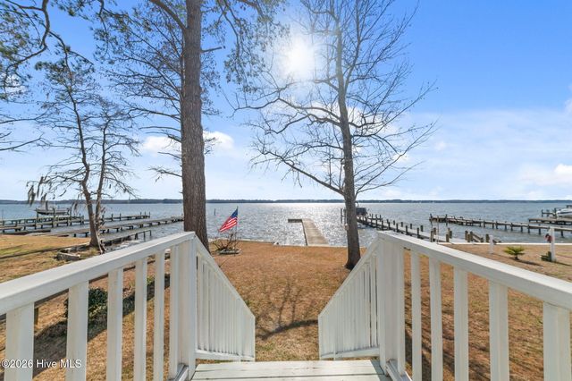 226 Shady Banks Beach Road, Washington, NC 27889