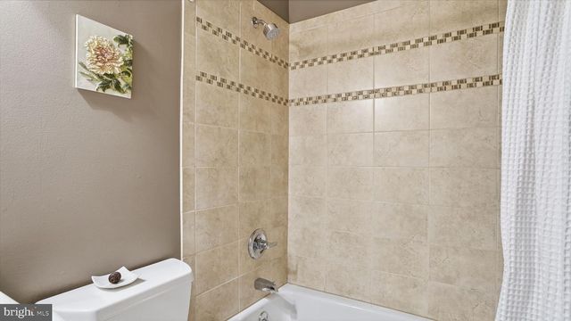 4 LEGACY OAKS DR, Richboro, PA 18954