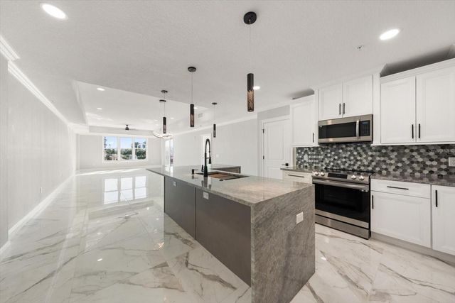 211 DOLPHIN POINT 203, Clearwater, FL 33767