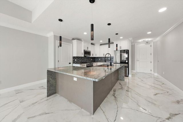 211 DOLPHIN POINT 203, Clearwater, FL 33767