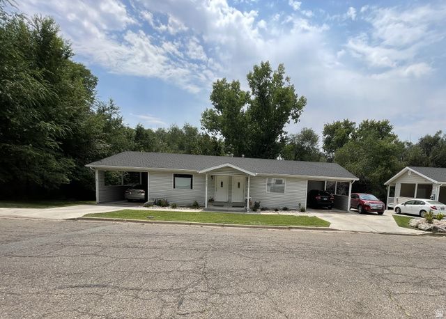 4067 S HILLCREST CIR, South Ogden, UT 84405