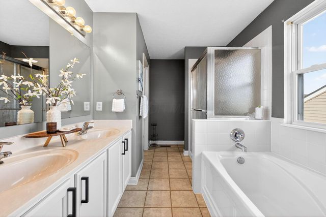 359 W Waterloo Street, Canal Winchester, OH 43110