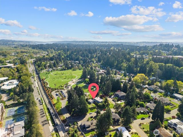 418 111th Avenue SE, Bellevue, WA 98004
