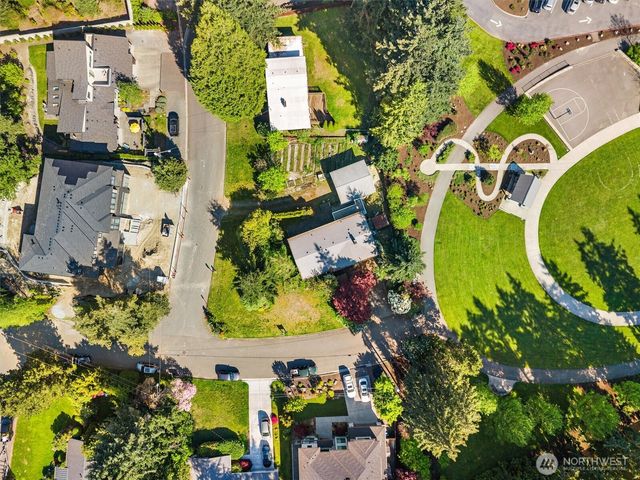418 111th Avenue SE, Bellevue, WA 98004