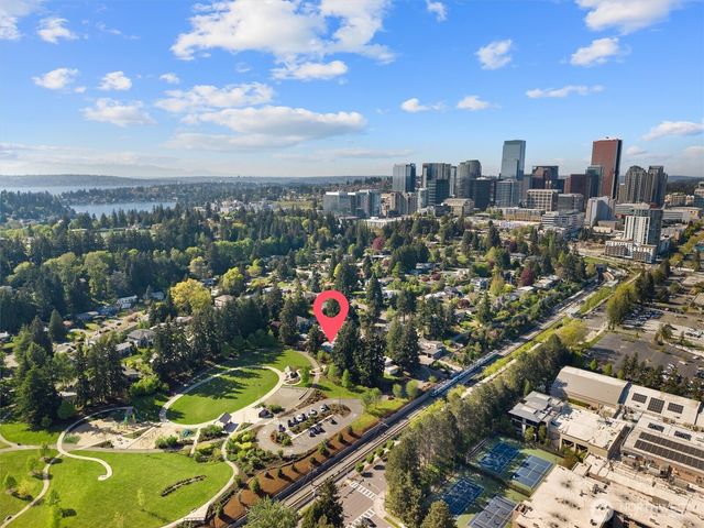 418 111th Avenue SE, Bellevue, WA 98004