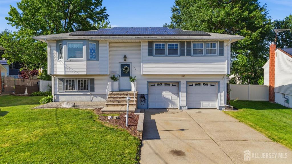 742 Gornik Drive, Perth Amboy, NJ 08861