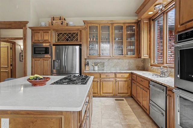 800 Shadow Wood Drive, Edmond, OK 73034