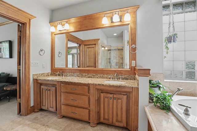 800 Shadow Wood Drive, Edmond, OK 73034