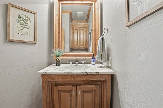 800 Shadow Wood Drive, Edmond, OK 73034