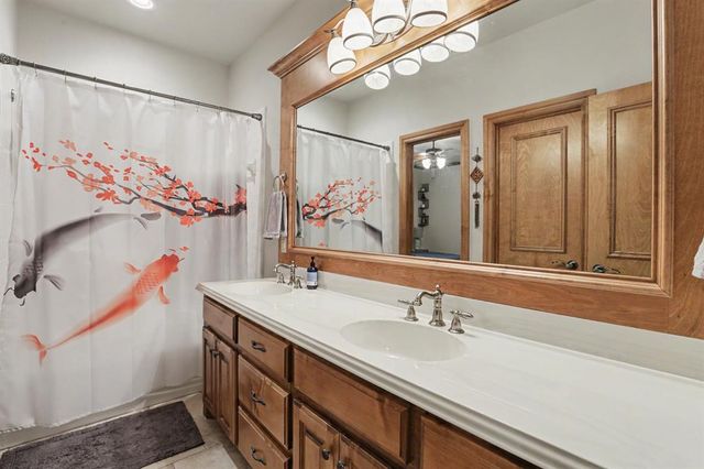 800 Shadow Wood Drive, Edmond, OK 73034