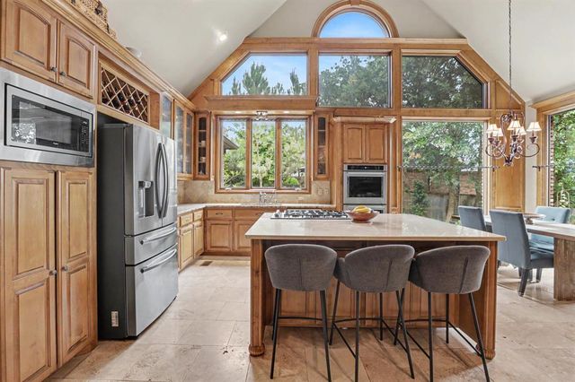 800 Shadow Wood Drive, Edmond, OK 73034