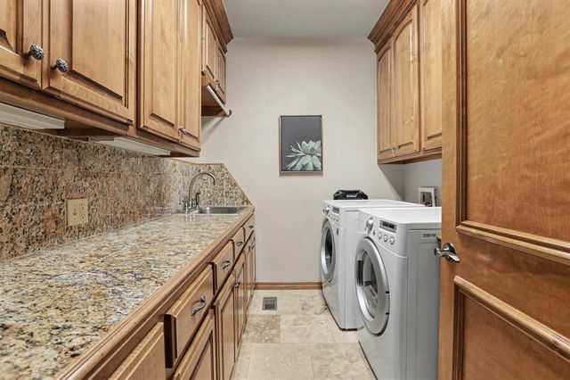 800 Shadow Wood Drive, Edmond, OK 73034